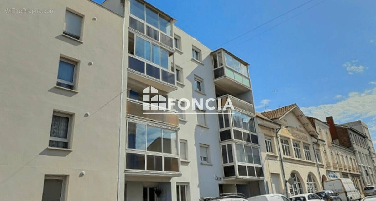 Appartement à LE CHAMBON-FEUGEROLLES