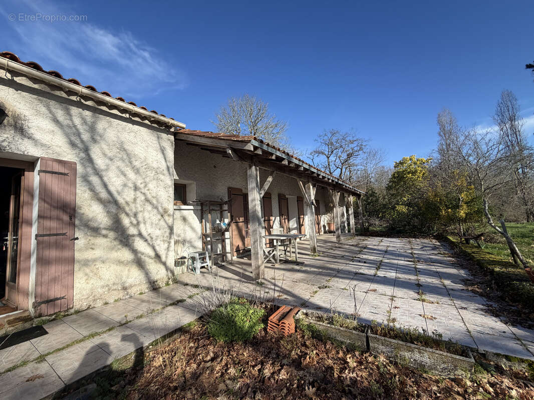 Maison avec grange et grand terrain - photo 2