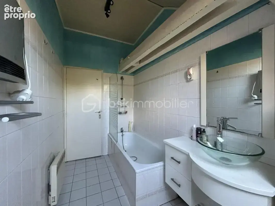 Appartement duplex en plein centre ville, 4 pièces, 2 chambres, terrasse, grenier, cave et place de parking privative! - photo 8