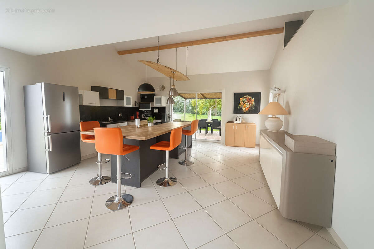 Maison à COMMELLE-VERNAY