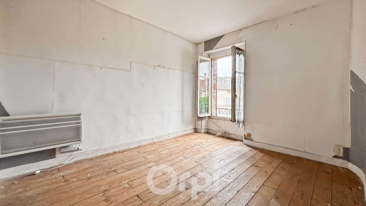 Maison à LA JONCHERE-SAINT-MAURICE