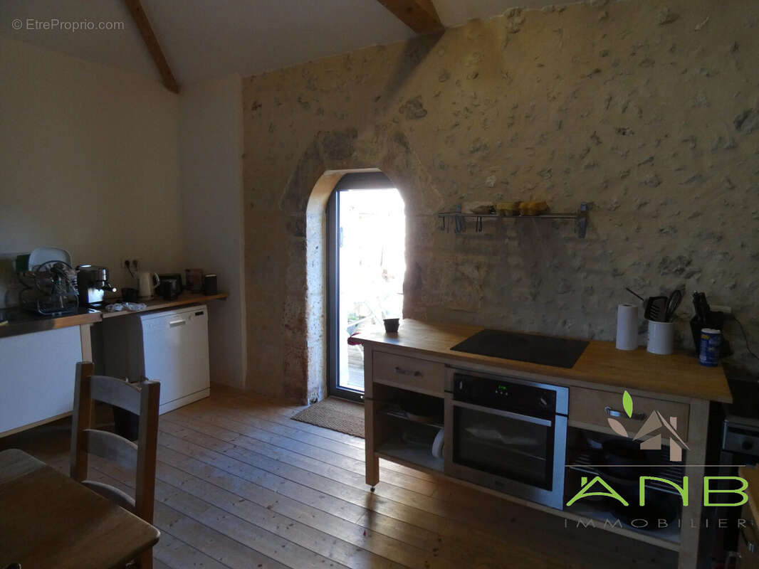 Maison à SAINT-MARTIAL-VIVEYROL