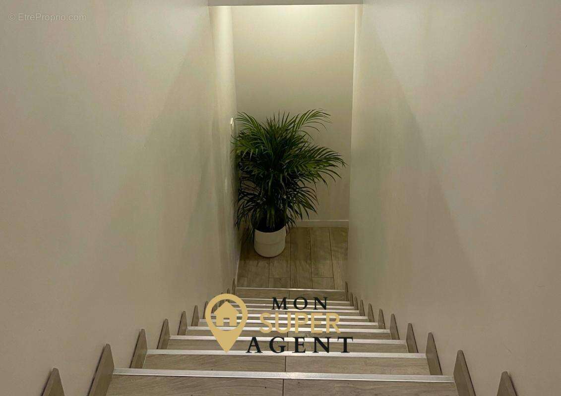 Maison à VAUX-LE-PENIL