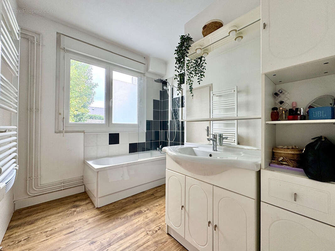 Maison à SAINTE-LUCE-SUR-LOIRE