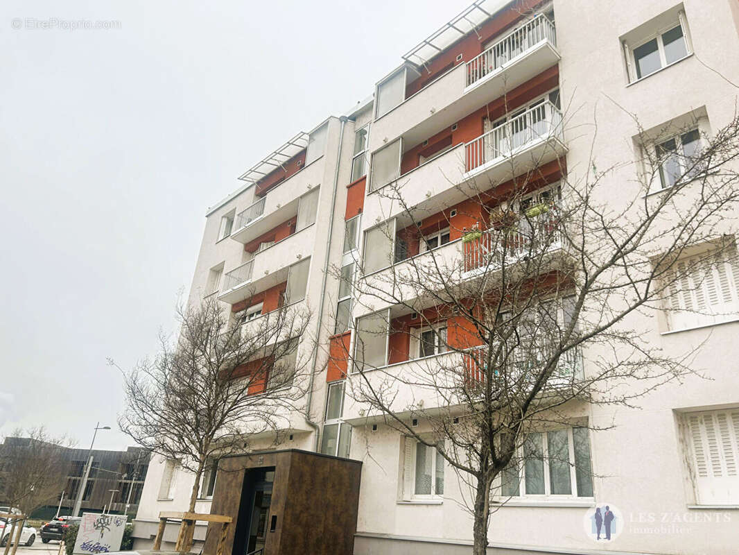 Appartement à SAINT-MARTIN-D'HERES