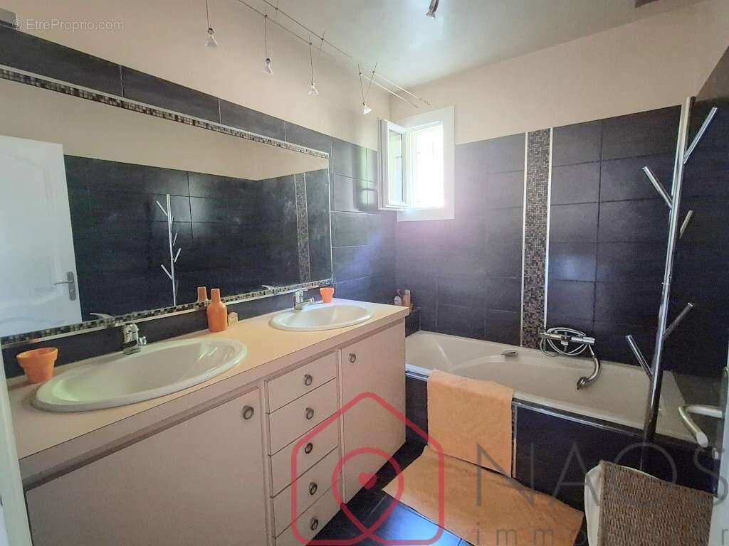 Maison à GREOUX-LES-BAINS