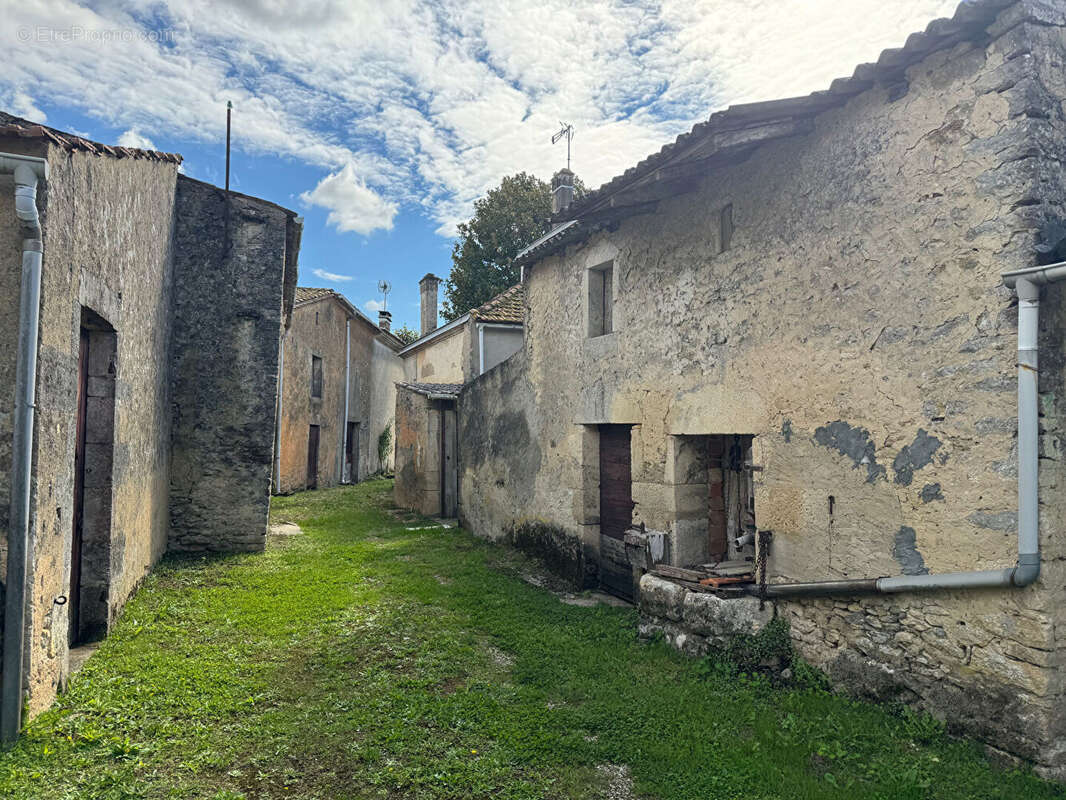 Exclusivité - propriété de caractère - maison de maître en pierre - photo 2