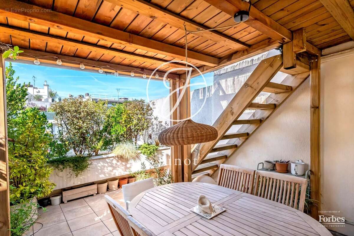 Paris 18e - MARCADET / LAMARCK - Appartement - 3 pièces - 80,03m² Carrez - 2 chambres -  Terrasse et 2 balcons de 29m² - Dernier - photo 5
