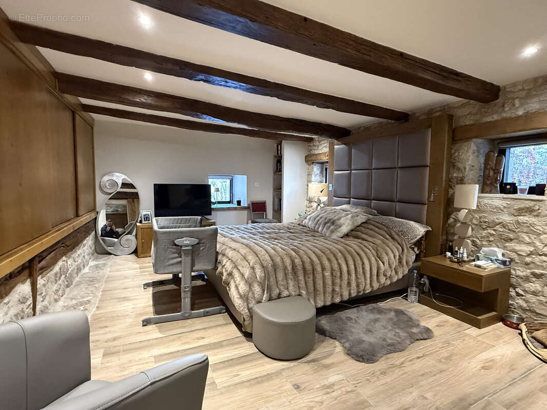 Maison à MONTAIGU-DE-QUERCY