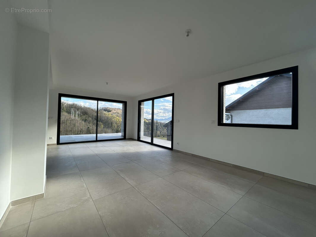 Maison à CREMPIGNY-BONNEGUETE