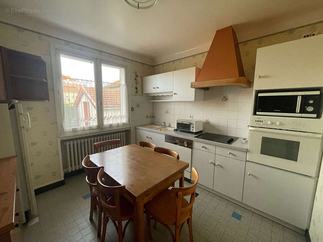 Maison à CHAZELLES-SUR-LYON