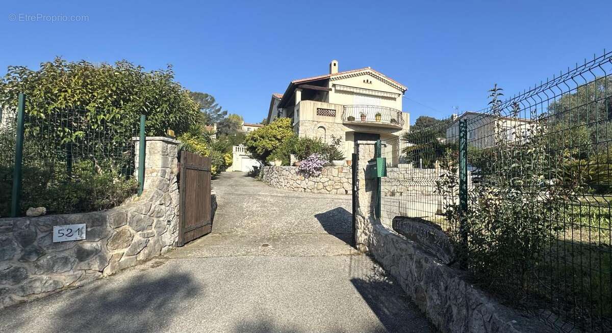 Maison à VALLAURIS