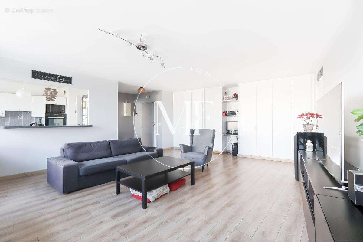Appartement à COURBEVOIE