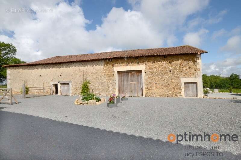 Maison à CHERVES-CHATELARS