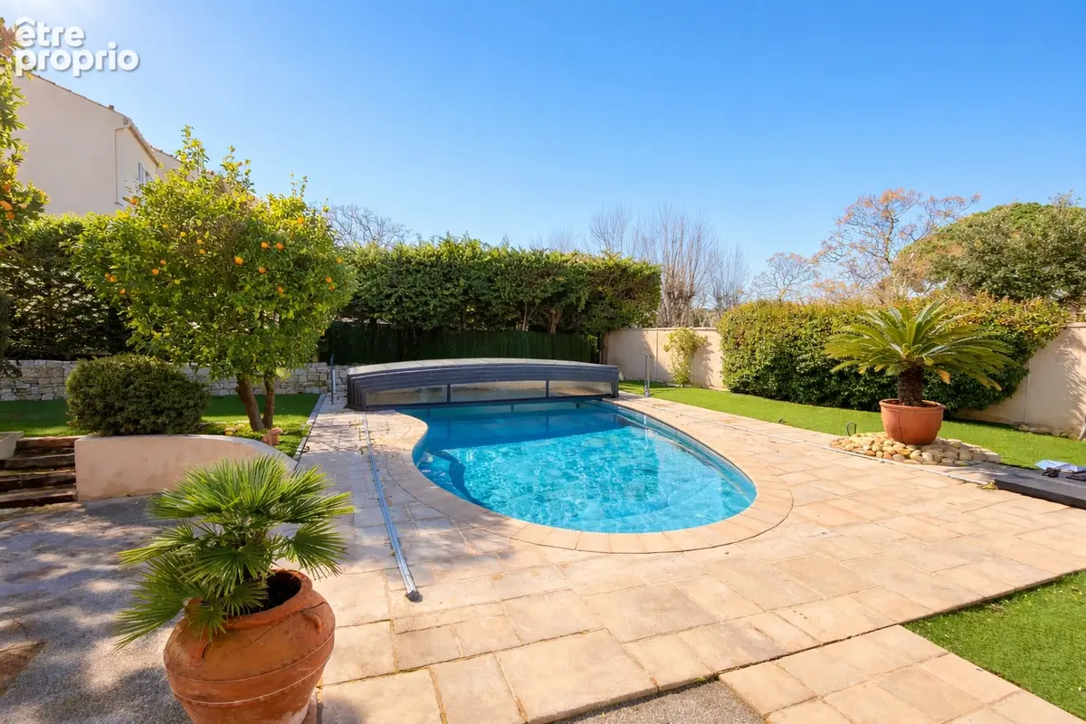 A vendre villa 7 pieces 4 chambres piscine appartement independant proche centre ville et bord de mer a saint aygulf - photo 3