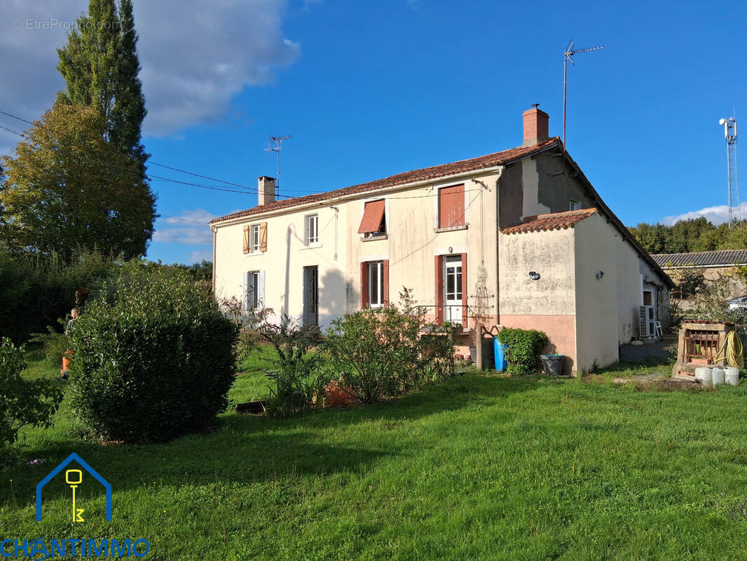 Maison à LA CAILLERE-SAINT-HILAIRE