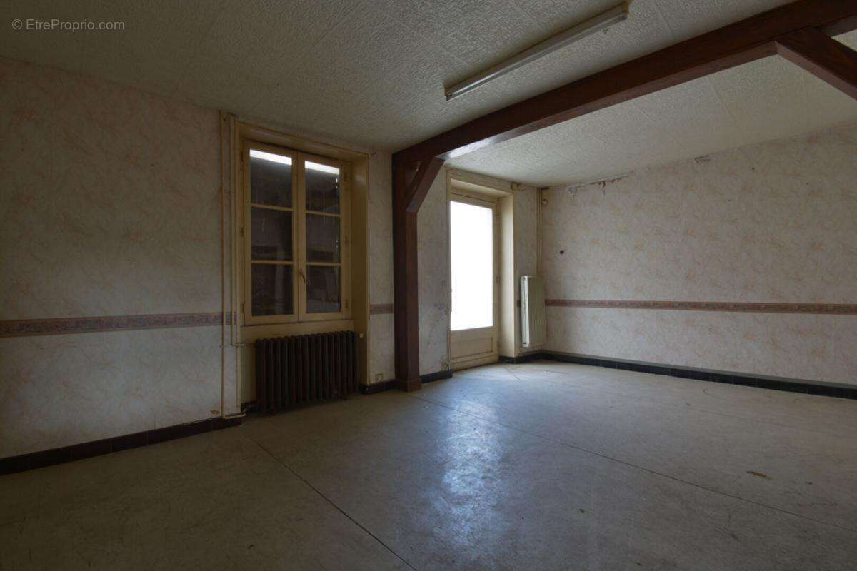 Maison à IVOY-LE-PRE