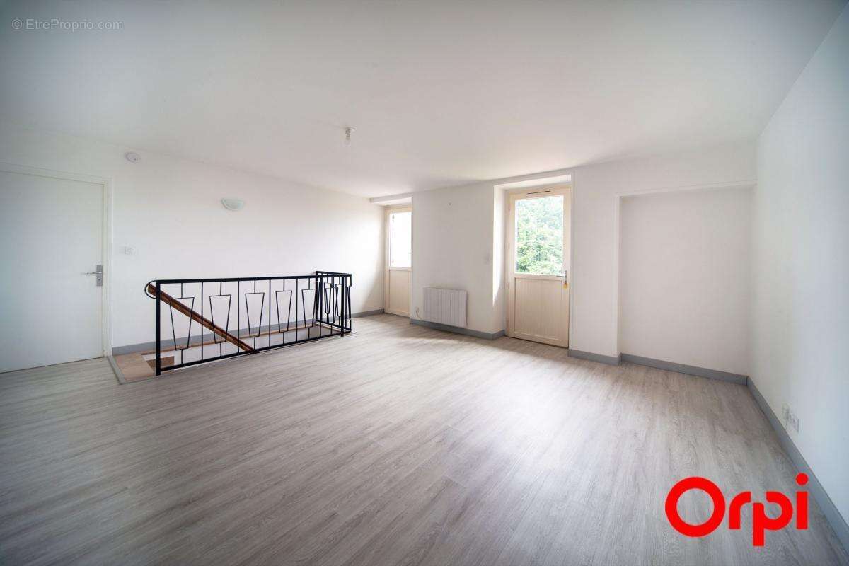 Maison à VARENNES-LES-MACON