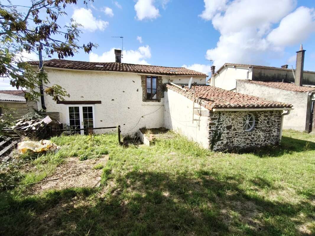 Charmante maison indépendante avec 4 chambres et dépendance rénovée - photo 14
