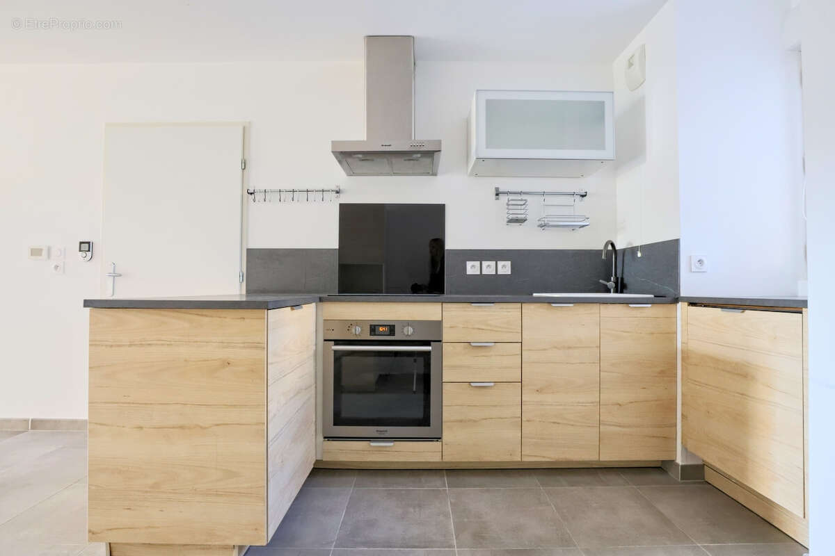 Appartement à SOLLIES-PONT