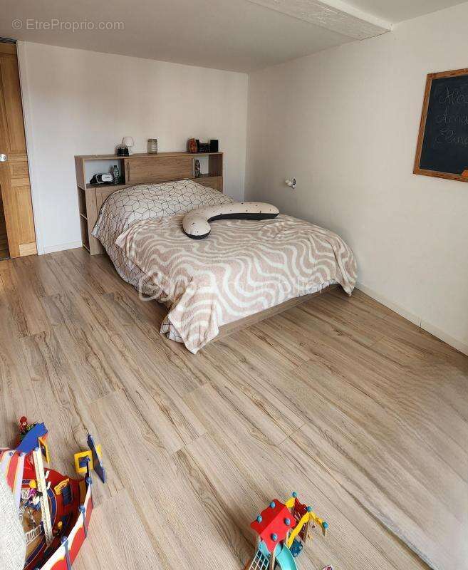 Commerce à SOULAIRE-ET-BOURG