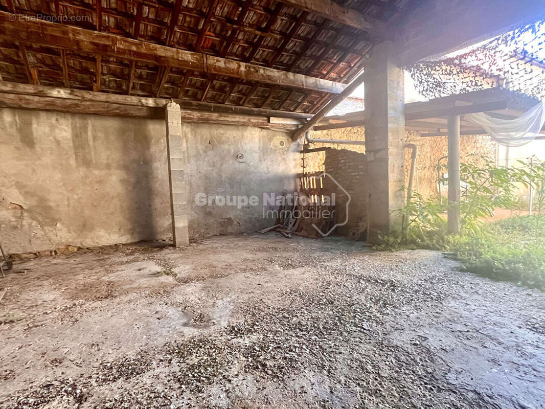Maison 3 chambres avec  cour et dépendances - photo 2