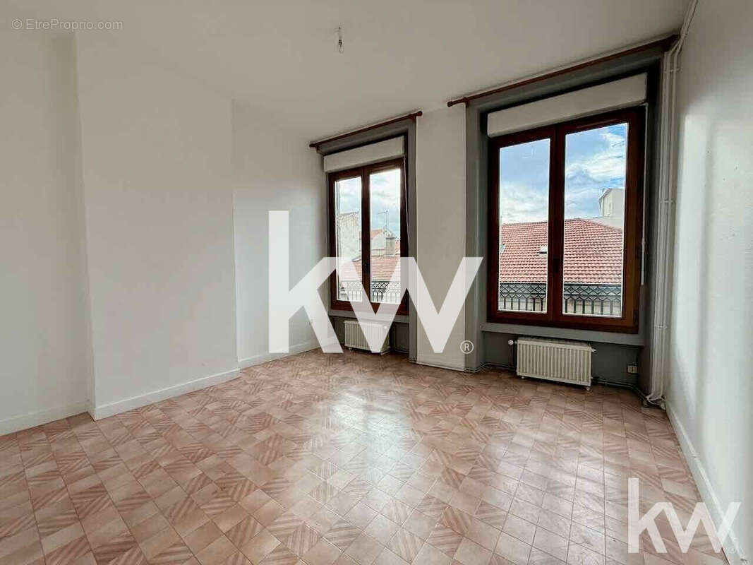 Appartement 80 m² à Saint-Etienne  - photo 2