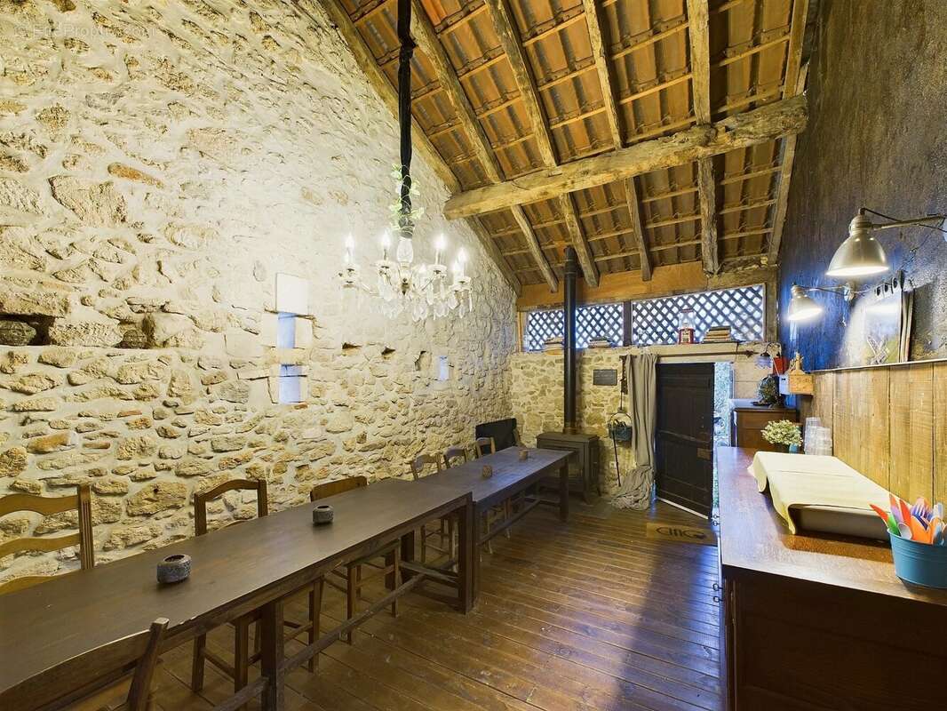 Un domaine exceptionnel avec Maison de Maître, 5 maisons d’amis, salles de réception, piscine, sauna et spa, à côté de Saint Emi - photo 17
