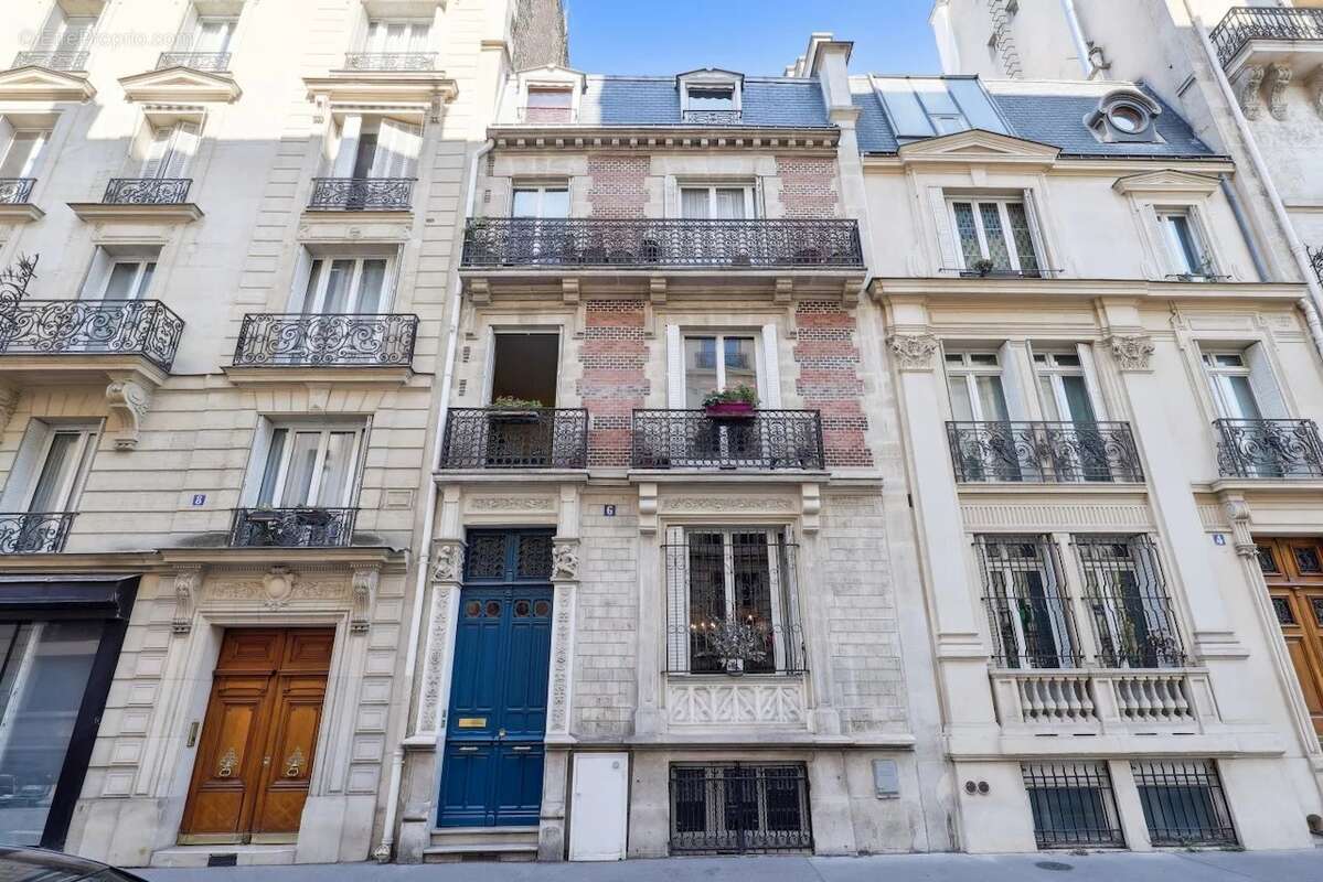 Appartement à PARIS-17E