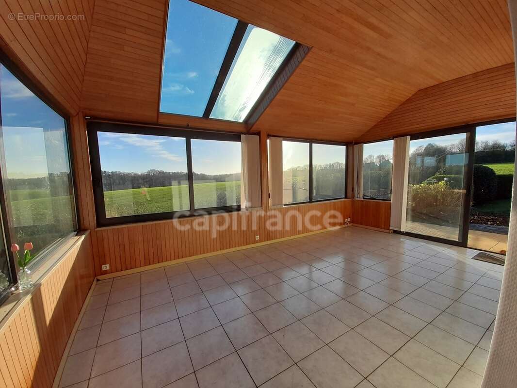 Maison à vendre 6 pièces QUEMENEVEN (29180) 157.79 m2- 4 chambres - 1 sous-sol total- 1 véranda - parcelle de 1080m2 - photo 2