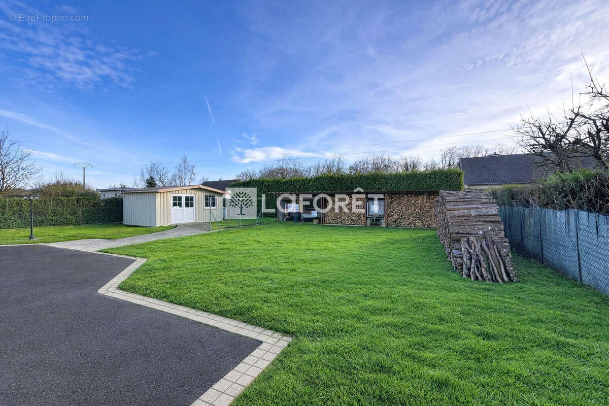 Maison à ESSERTENNE-ET-CECEY