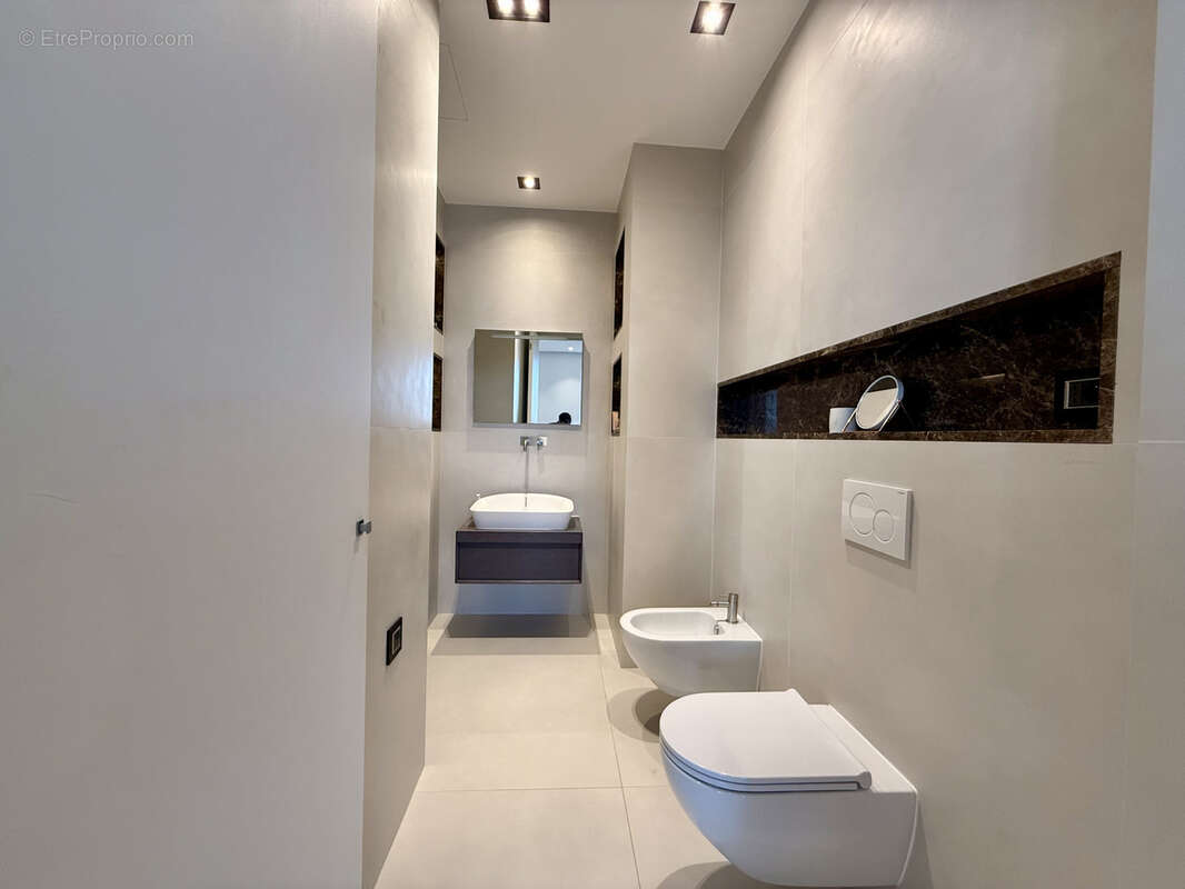 Appartement à ROQUEBRUNE-CAP-MARTIN