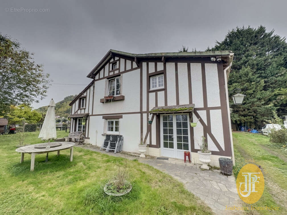 Maison à PORT-VILLEZ
