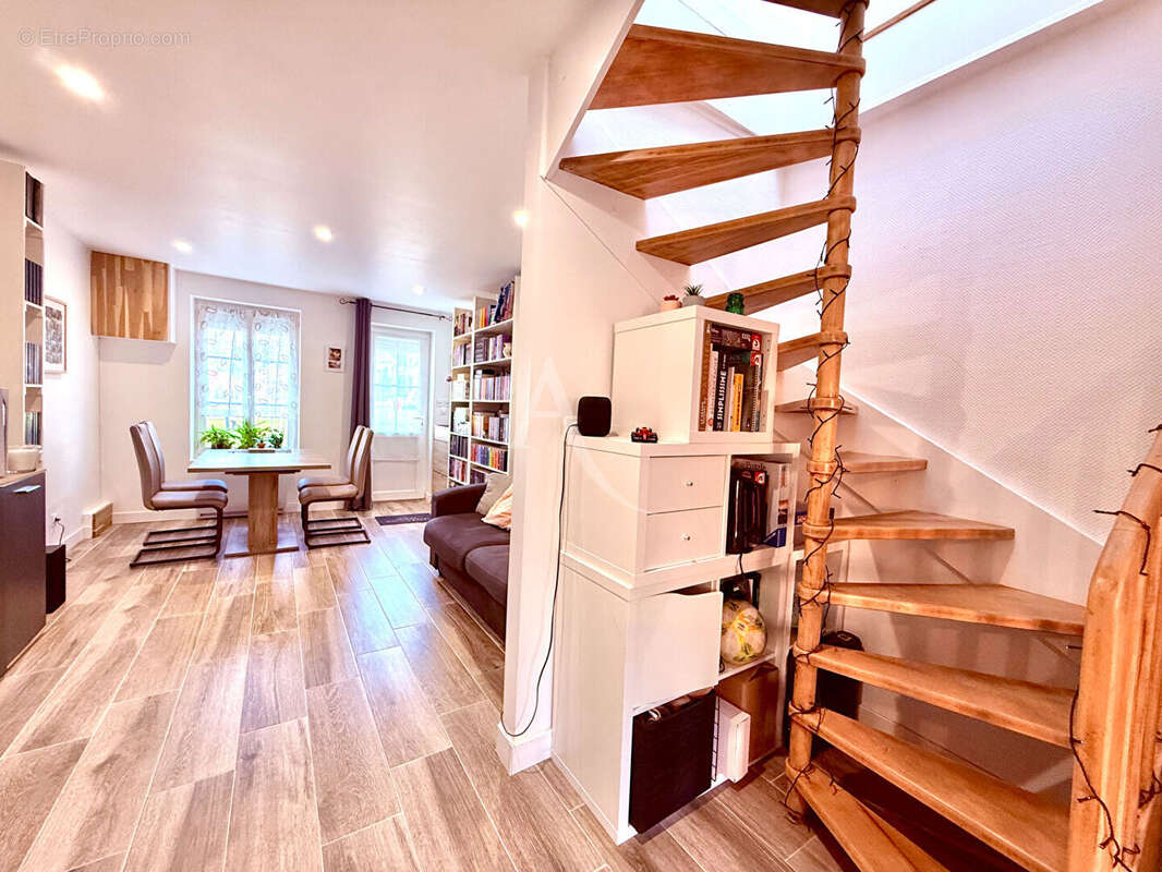 Maison à MARCILLY-EN-VILLETTE