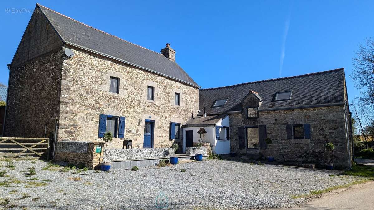 Maison à NOYAL-PONTIVY