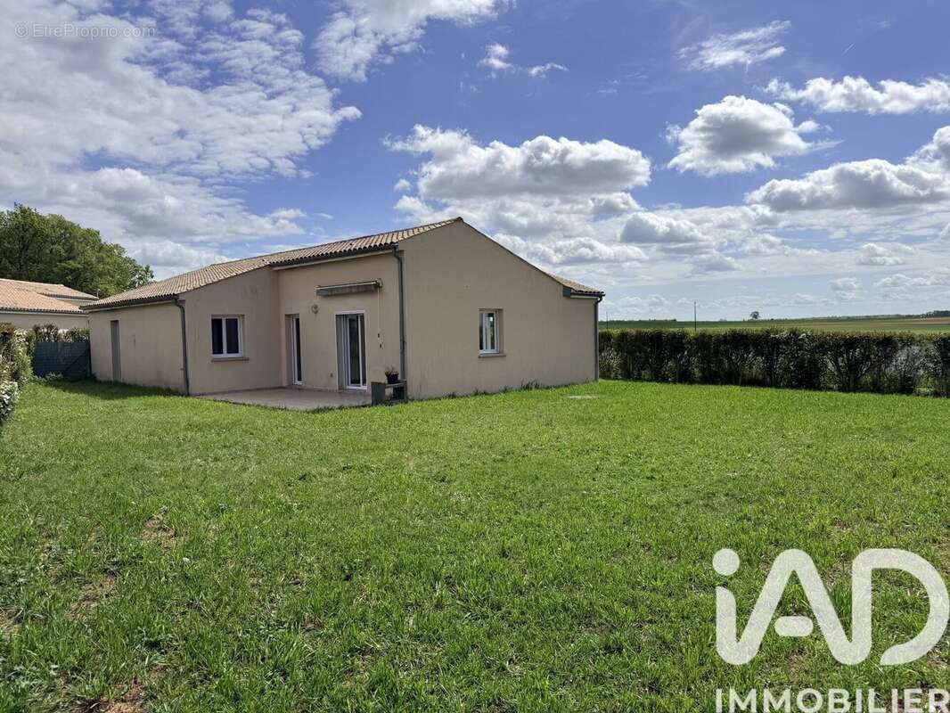 Photo 2 - Maison à BENON
