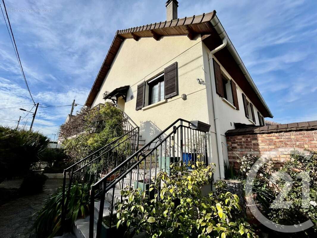 Maison à SAINT-GRATIEN