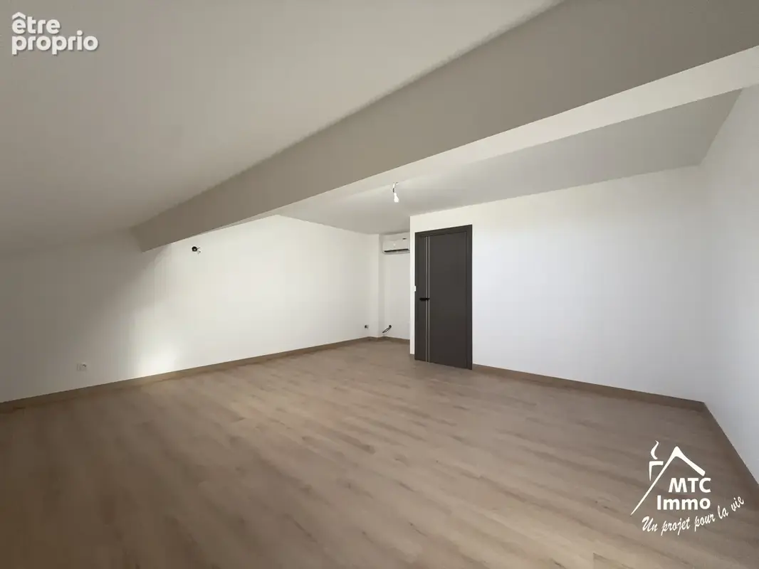 Triplex en pierre 182 m2 type maison de village haut standing 5 chambres piscine - photo 23