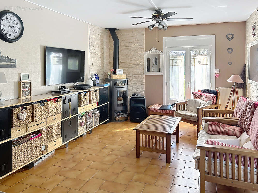 Maison à SAINT-PANTALEON-DE-LARCHE