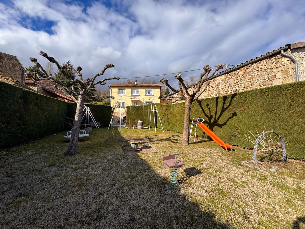 Charmante maison avec dépendances et terrain   Pélussin (42) - photo 7