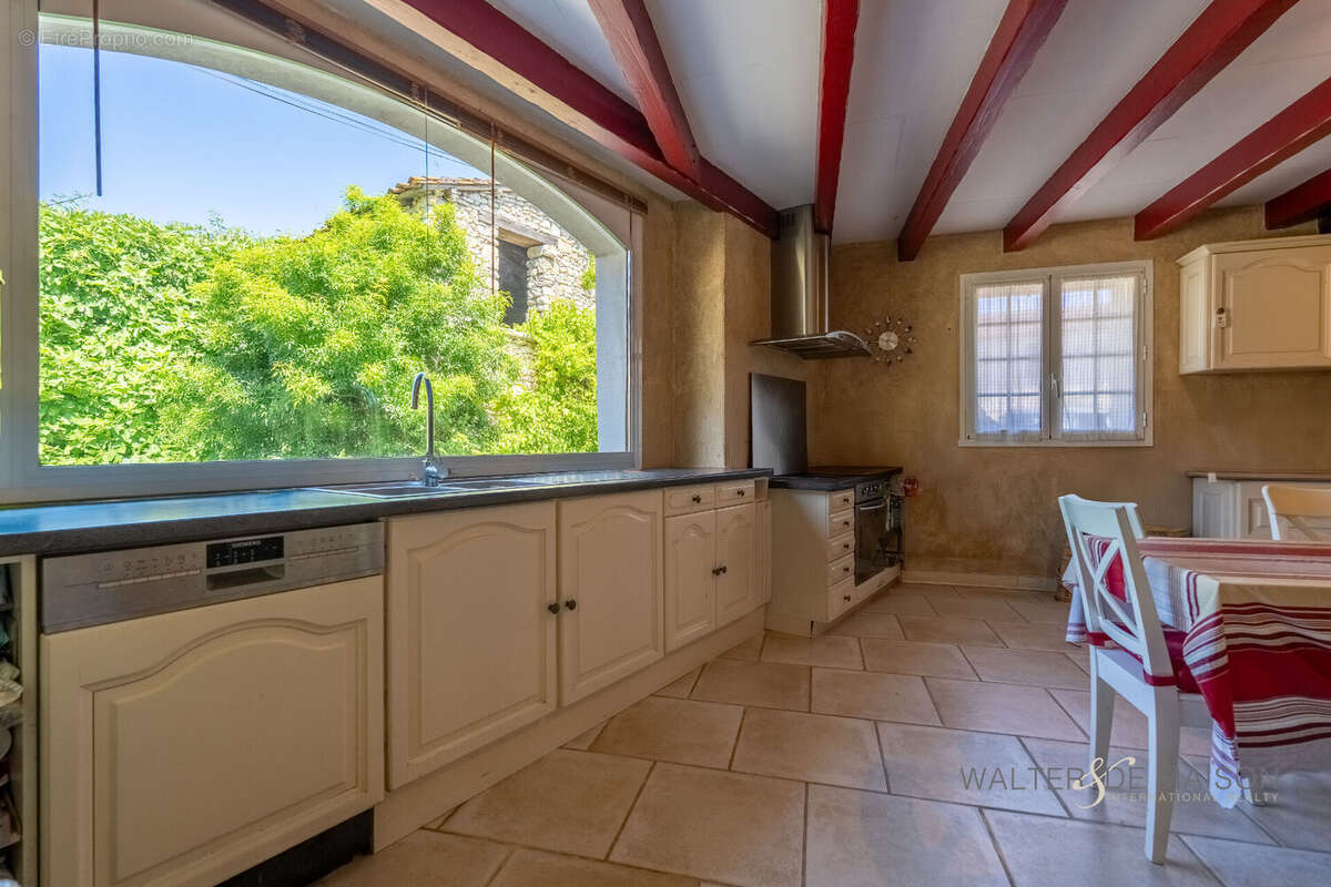 Maison à GENSAC-LA-PALLUE