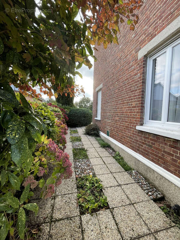 Maison à FRESNICOURT-LE-DOLMEN