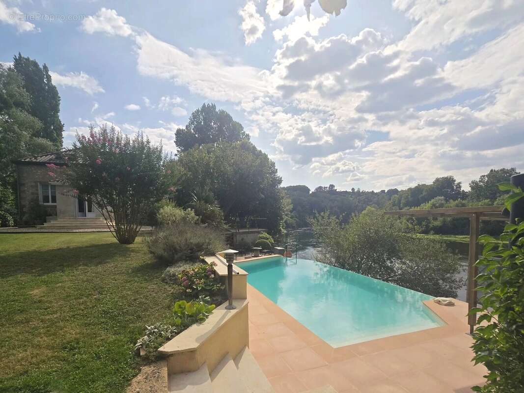 Maison à PESSAC-SUR-DORDOGNE