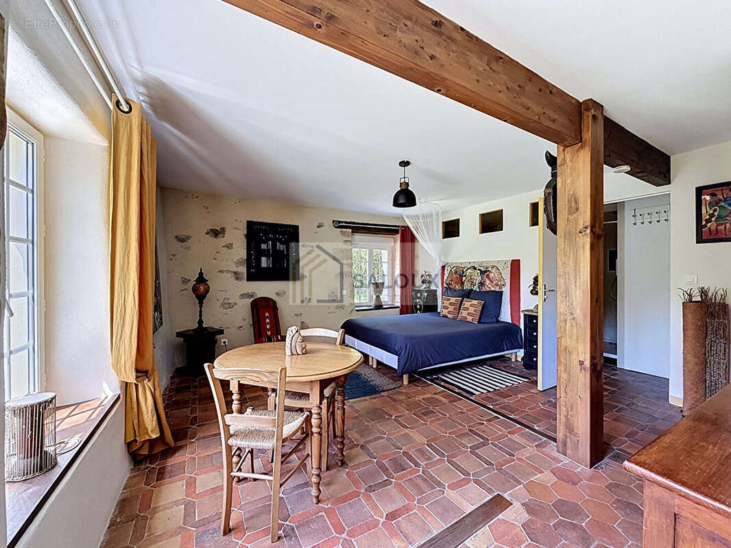 AMBON - Maison de charme en pierre de 240m² - photo 13