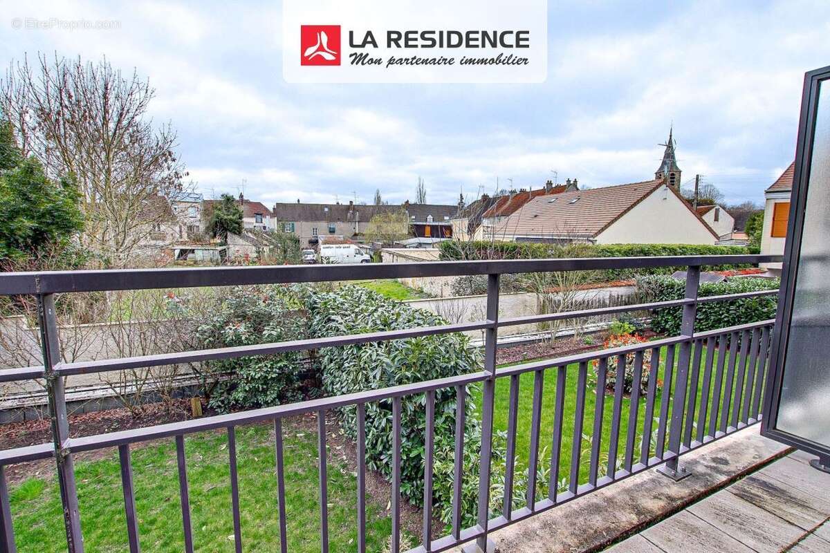 Appartement à LE MESNIL-SAINT-DENIS