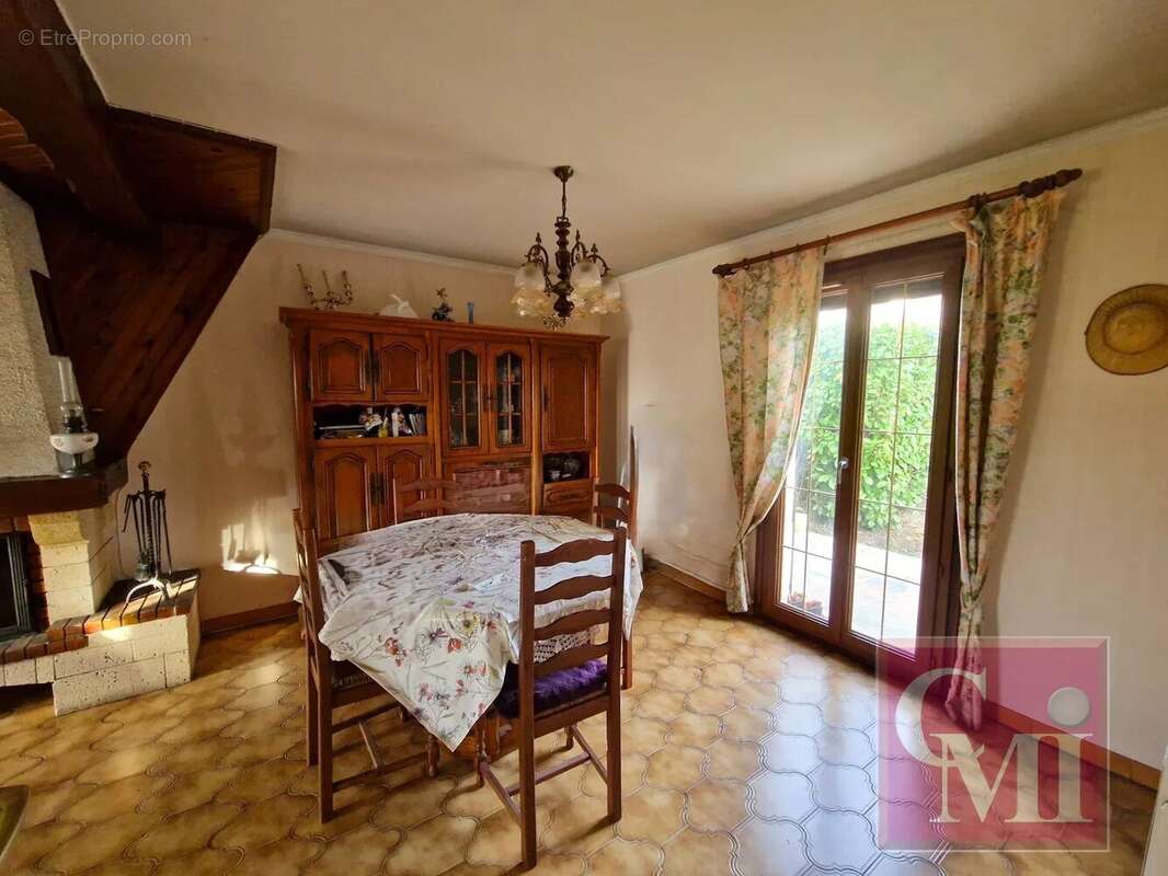 Maison à BRUYERES-LE-CHATEL