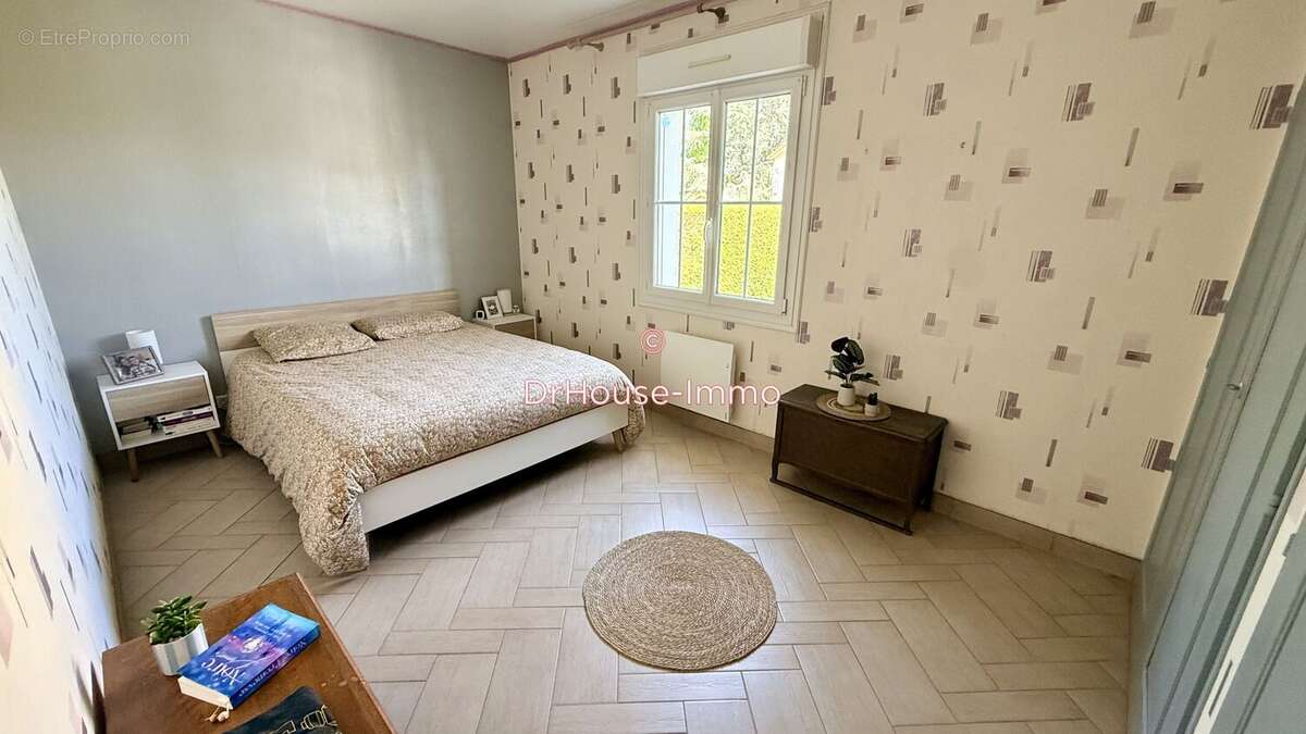 Maison à SAINTE-NEOMAYE