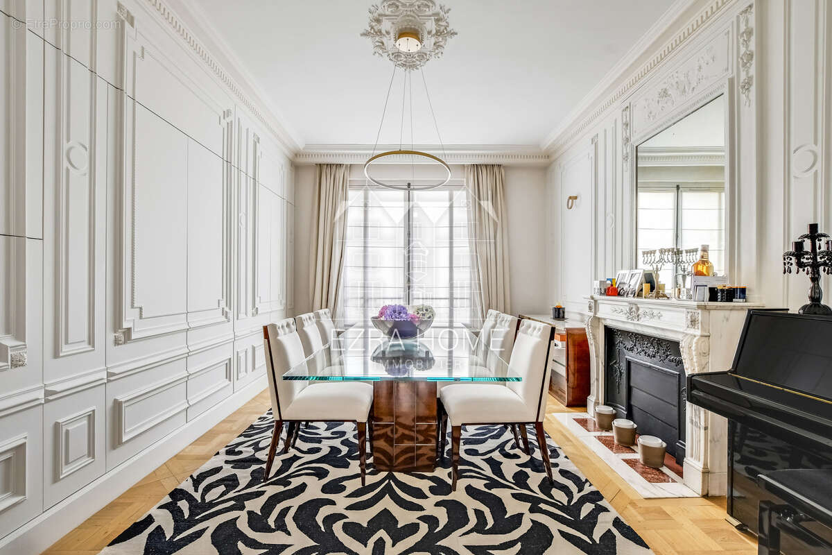 Appartement à PARIS-16E