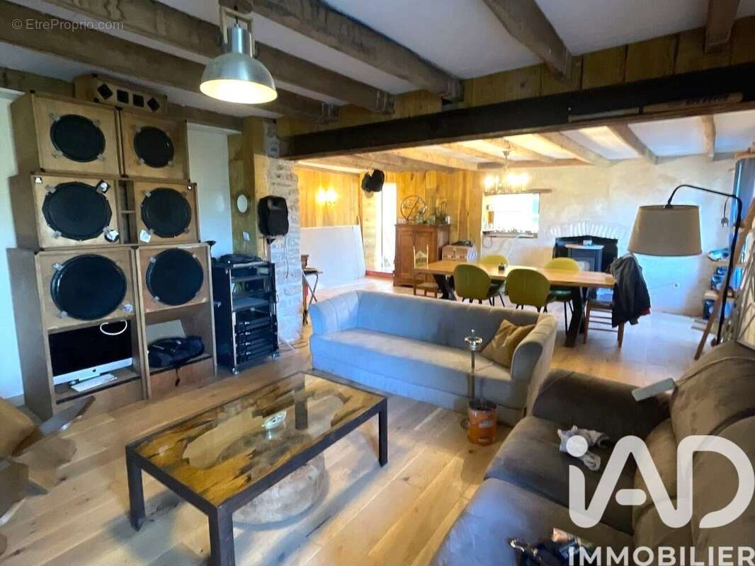 Maison 110 m² à Saint-Loup-Lamaire  - photo 4