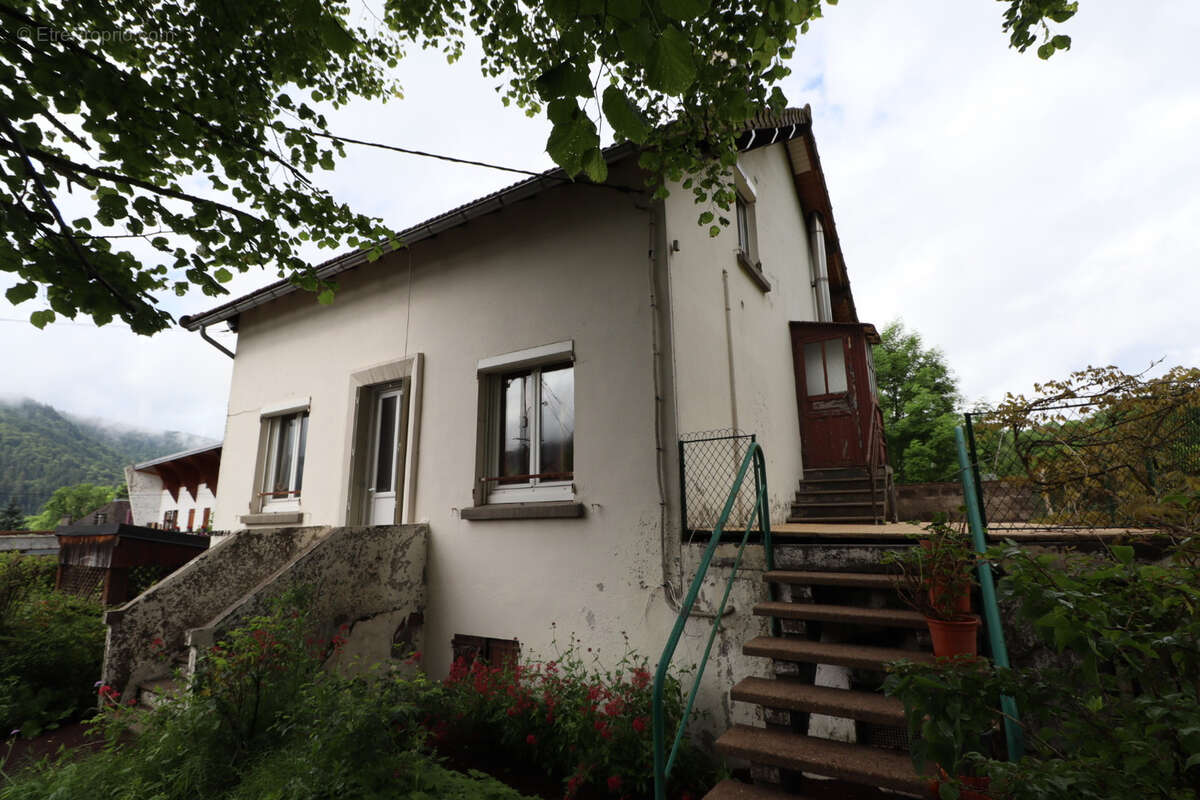 Maison à MURAT-LE-QUAIRE